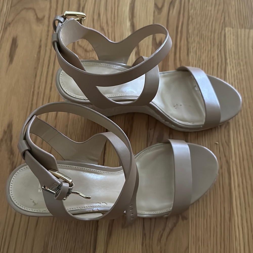Michael Kors Wedge Sandal in Beige/Cream, leather, size 10